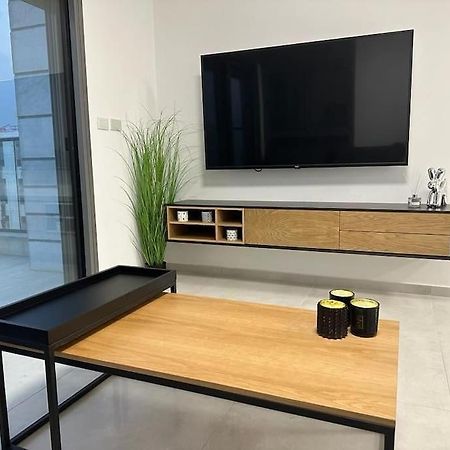 Elegant 3 Bedroom Ocean View Condo In Kiryat Yam Kirjat Jám Kültér fotó