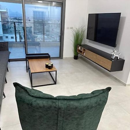 Elegant 3 Bedroom Ocean View Condo In Kiryat Yam Kirjat Jám Kültér fotó