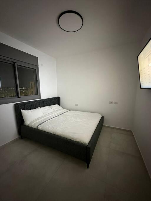Elegant 3 Bedroom Ocean View Condo In Kiryat Yam Kirjat Jám Kültér fotó