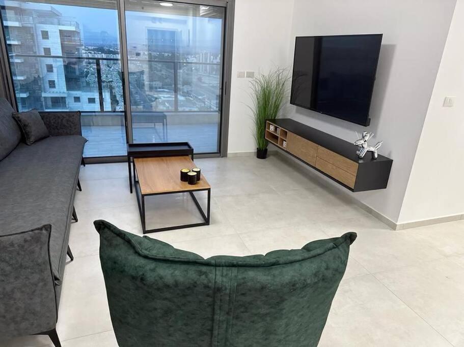 Elegant 3 Bedroom Ocean View Condo In Kiryat Yam Kirjat Jám Kültér fotó
