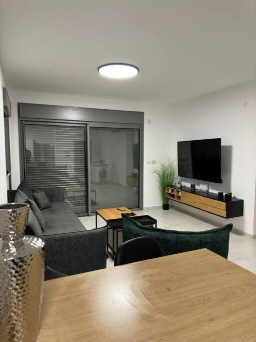Elegant 3 Bedroom Ocean View Condo In Kiryat Yam Kirjat Jám Kültér fotó